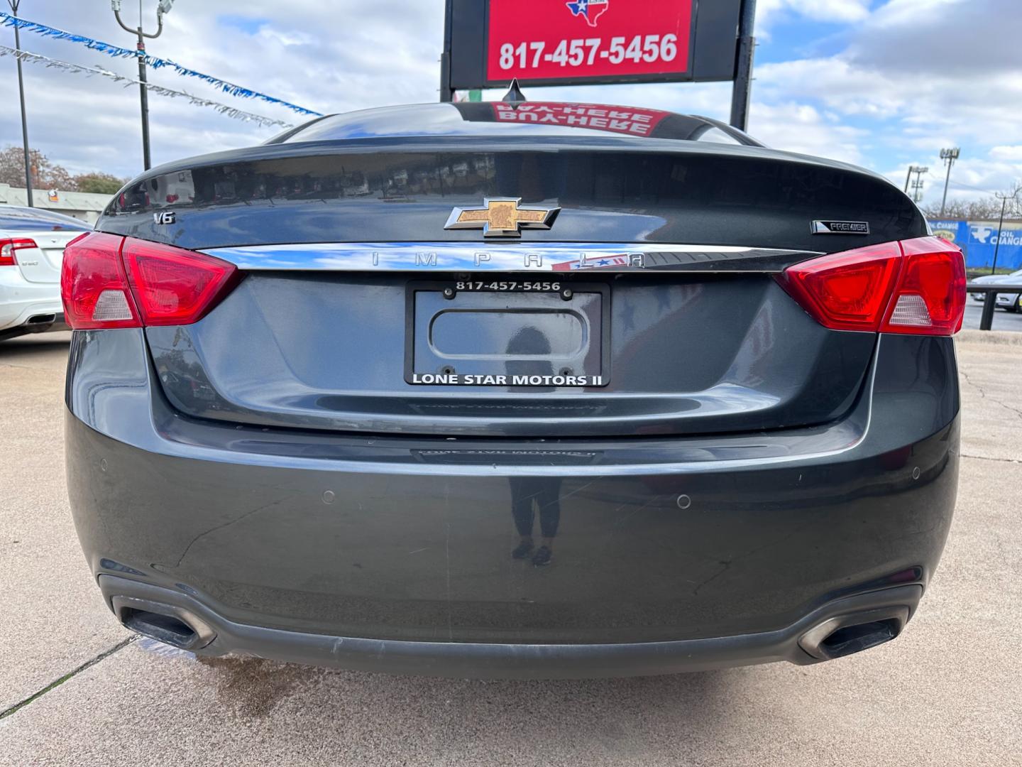 2018 GRAY CHEVROLET IMPALA LT (3LT) (2G1125S34J9) , located at 5900 E. Lancaster Ave., Fort Worth, TX, 76112, (817) 457-5456, 0.000000, 0.000000 - Photo#4